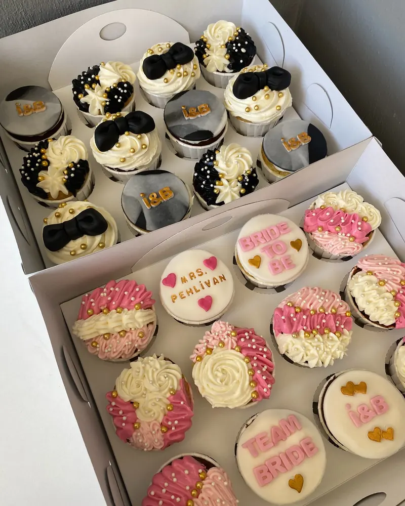 Gelin odası ve damat odası için hazırladığımız cupcakelerimiz – Bride to Be Cupcake Kutusu, Umay Patisserie İzmir