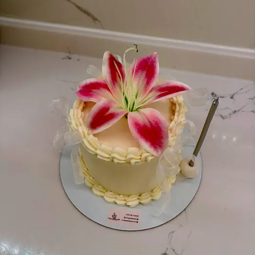 Lily Cake – Umay Patisserie Izmir