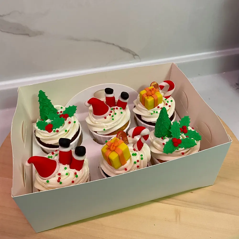 Yılın son postu yine yılbaşı ürünlerimizden biriyle gelsin – Tasarım Cupcake Kutusu, Umay Patisserie İzmir